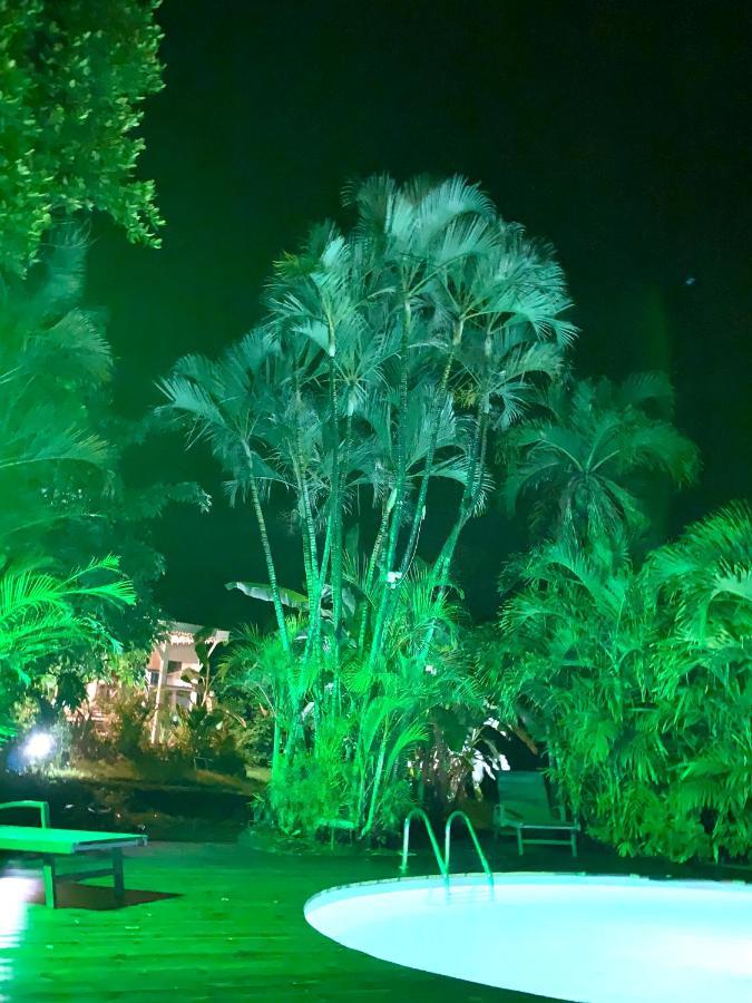 Lodge Pamplemousse Avec Piscine Privative , Dans Parc Calme A 500 M Plage Le Carbet Exterior photo