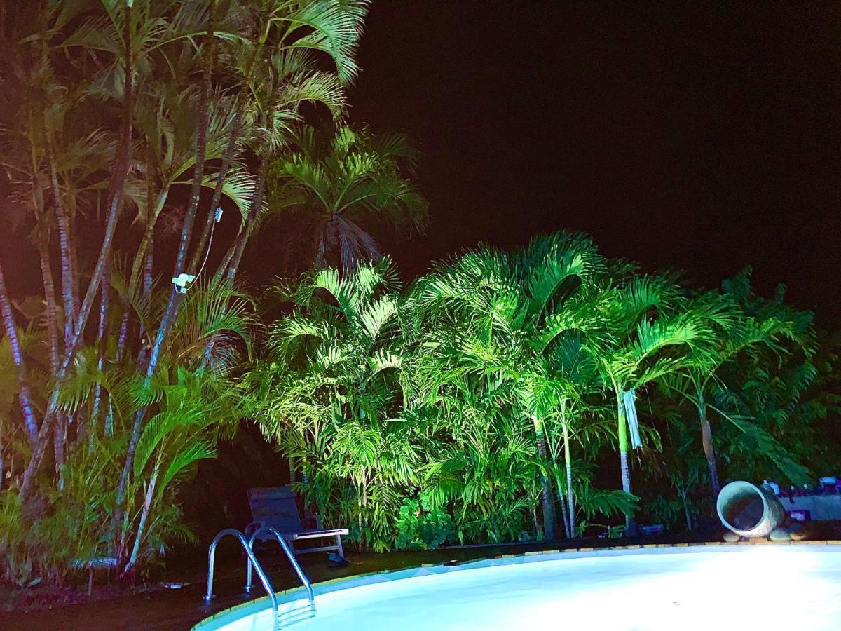 Lodge Pamplemousse Avec Piscine Privative , Dans Parc Calme A 500 M Plage Le Carbet Exterior photo